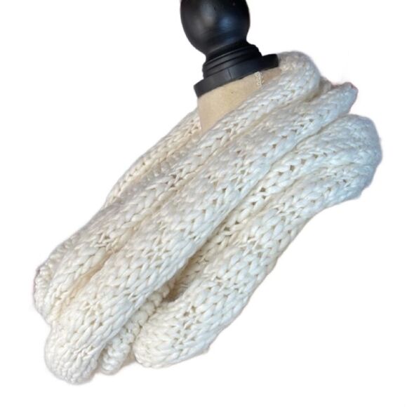 White Chunky Knit Infinity Scarf (One Size) - Picture 3 of 11